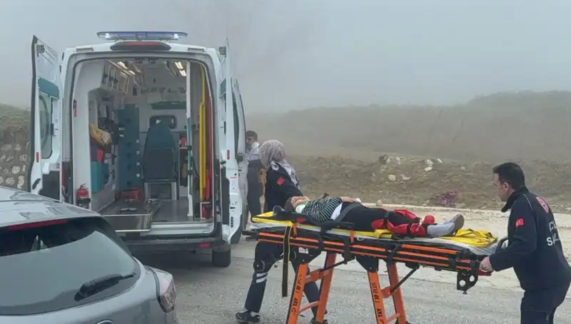 Düzce'de Yoğun Sisin Şok Edici Sonucu: İki Araç Çarpıştı, 6 Yaralı!
