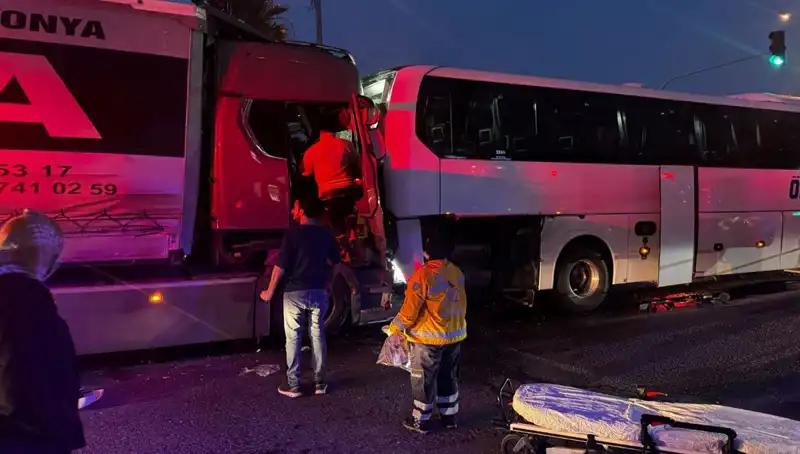 4 Araçlık Zincirleme Trafik Kazasında Üzücü Kaybımız: 1 Kişi Hayatını Kaybetti