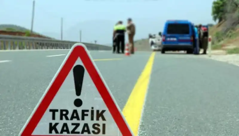 Ticari Araç ile Otomobil Çarpıştı: Korkutan Kaza, 5 Yaralı!