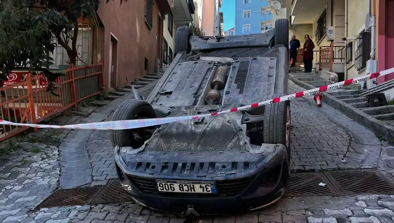 El Freni Çekilmeyen Otomobilin Takla Atma Anı Kameralara Yansıdı!