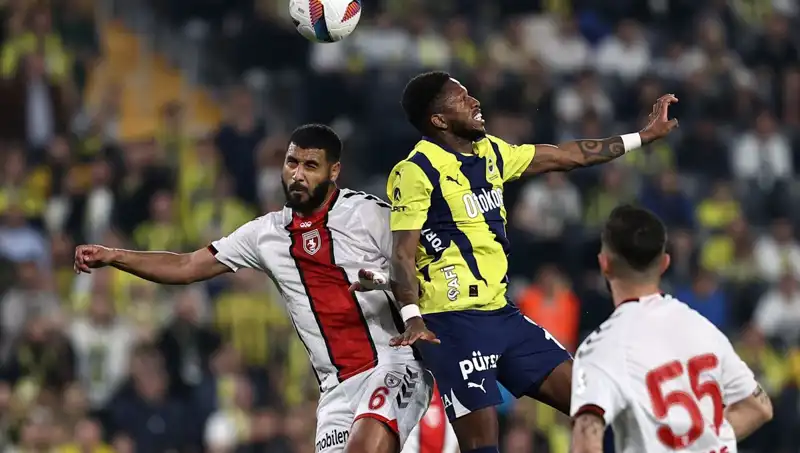 Uyum Bozuldu: Spor Yazarları Fenerbahçe'nin Krizini Analiz Ediyor