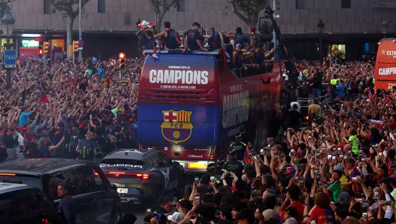 Barcelona Futbol Takımı, Taraftarlarıyla Unutulmaz Bir Buluşma Gerçekleştirdi!
