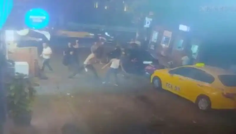 Beyoğlu'nda Gözlerini Kan Büyüsüyle Dolduran Kavga: Ne Oldu?