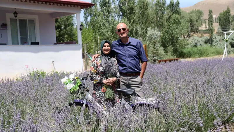 Astım Hastası Eşi İçin Yeni Bir Hayata Başlayan Adam