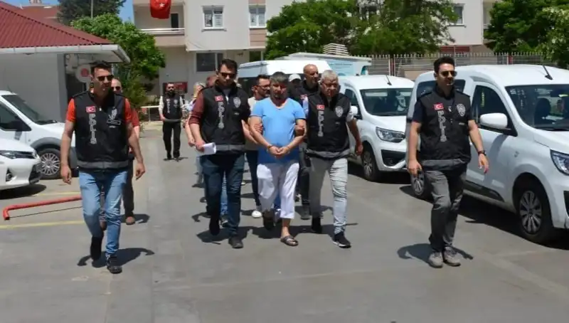 Lüleburgaz’da Fuhuş Operasyonunda 10 Gözaltı: İşin İç Yüzü Ortaya Çıktı!