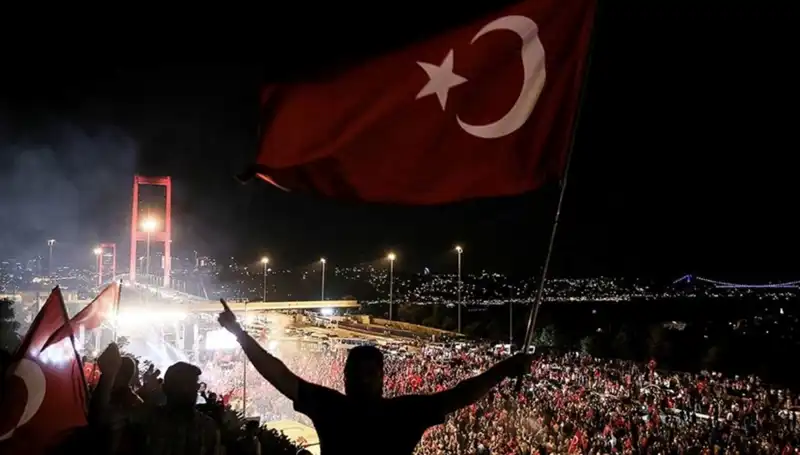 15 Temmuz'un Kahramanlıkları: "En Uzun Gece" Tiyatro Oyunu Külliye'de Sahnelenecek