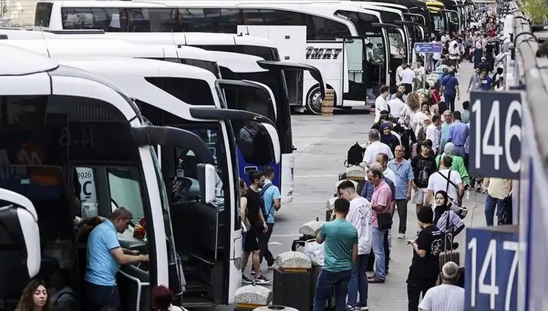 İstanbul'dan Ayrılışlar: 2023'te Kaç Kişi Şehri Terk Etti?