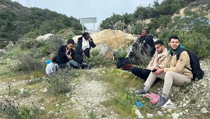 İki İlde 20 Düzensiz Göçmen Yakalandı: Yeni Gelişmeler