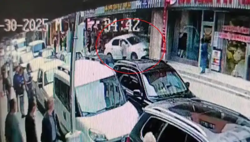 Alkollü Sürücünün Magaza Faciası: İki Çocuk Son Anda Kurtuldu!