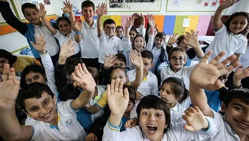 9 Günlük Tatil Sonrası Okul Çiğdem Çiçeği Gibi Açılıyor