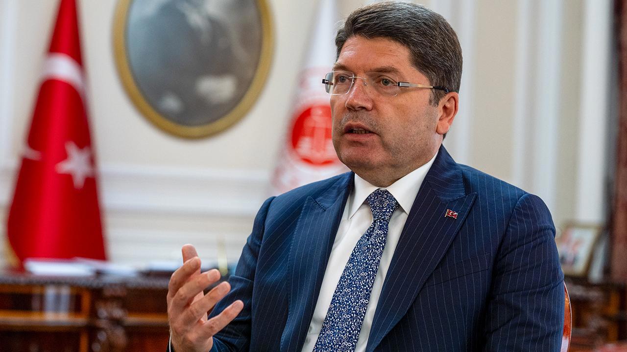 Adalet Bakanı Tunç'tan 'korsan metin' eleştirisi