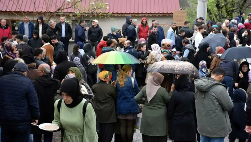 Bayram Coşkusu: Geleneksel Bayramlaşma Şöleni 12 Bin Kişiyi Bir Araya Getirdi!