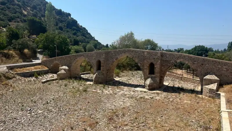 Tarihi Yunan Köprüsü, Uyuşturucu Bağımlılarının Yeni Mekanı Oluyor!