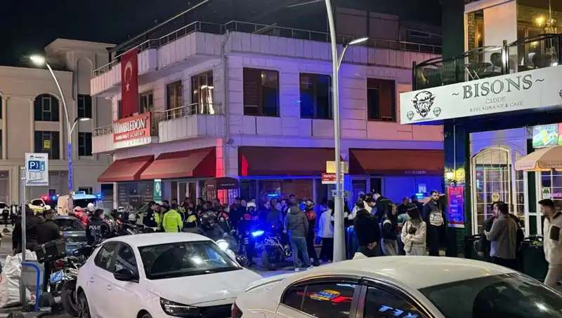 Kafede Alevlenen Gerilim: Havaya Ateş Açan Saldırgan Bıçakladı!