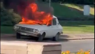 Meclis Önünde Beyaz Toros Yangını: ÖTV İndirimi İhtiyacı ile Protesto Edildi