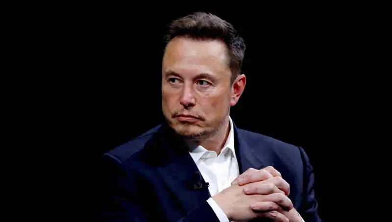 Musk’tan Çarpıcı Açıklama: Robot Cerrahlar Yakında İnsanları Geçecek!
