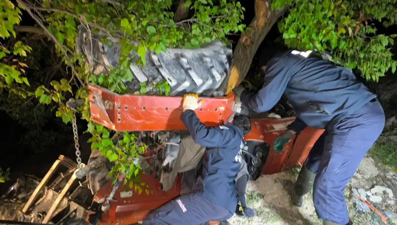 Kontrolden Çıkan Traktör Devrildi, Sürücü Hayatını Kaybetti