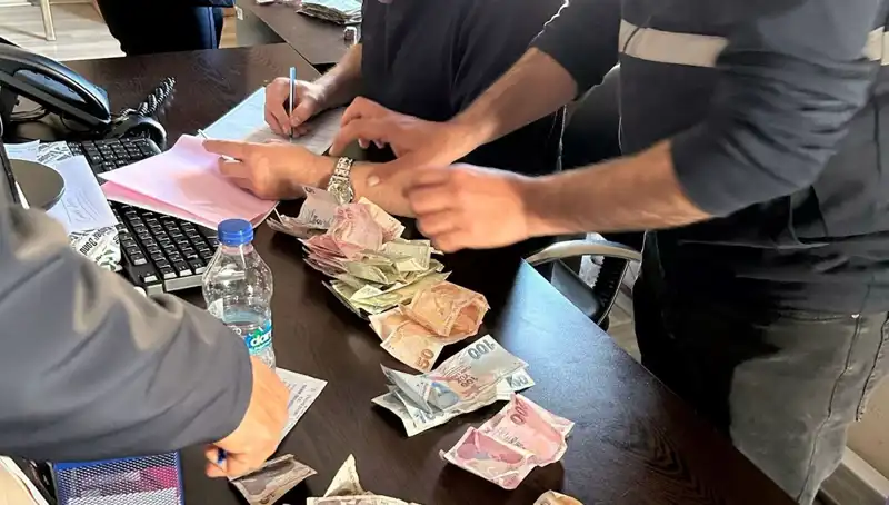 Antalya'da Dilenci Operasyonunda Büyük Yakalama: 19 Bin Lira Ele Geçirildi