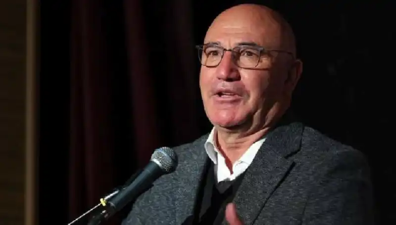 Mahmut Tanal: Sosyal Medyanın Fenomeni Milletvekili Kimdir?