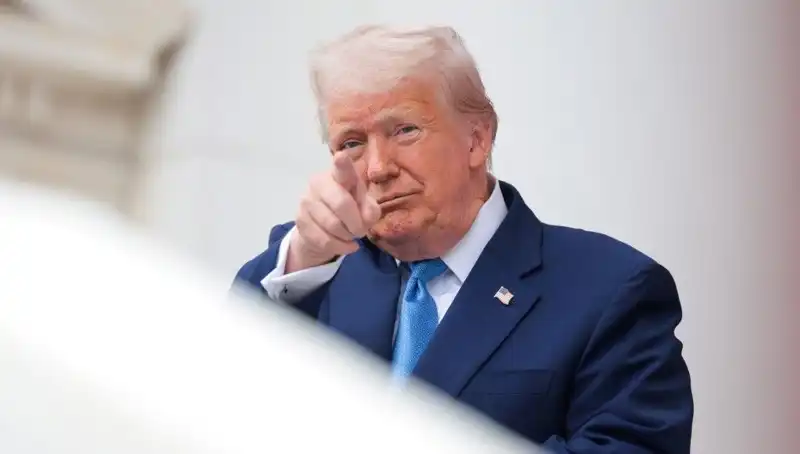 Adalet Bakanlığı'nın Trump ile Epstein Belgeleri İlişkisi: Şok İddia