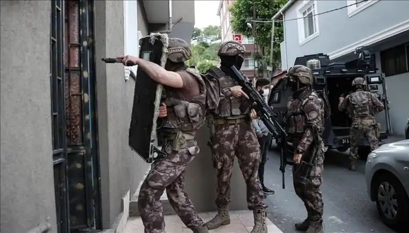 İstanbul'da DAEŞ'e Yönelik Yapılan Şok Operasyonda 20 Kişi Gözaltına Alındı