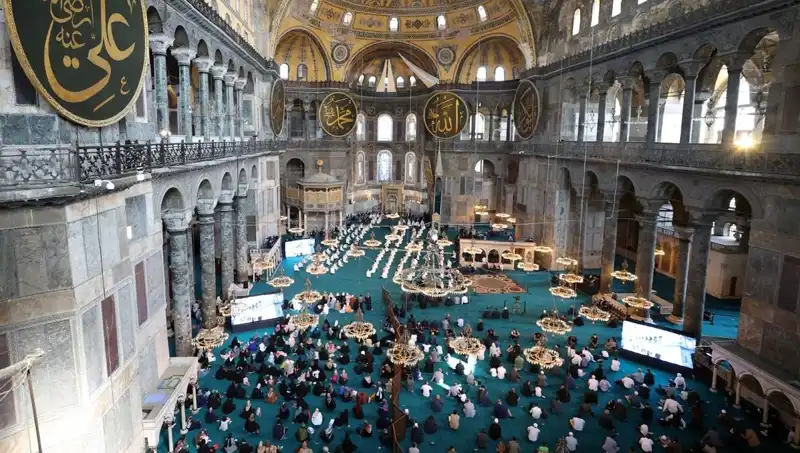 Ayasofya'nın Kapısını Kıran Sanığa Verilen Hapis Cezası: Davanın Perde Arkası