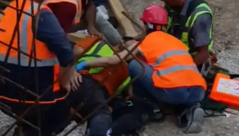 Adana'da İnşaat Alanında Feci Kaza: İki İşçi Yaralandı