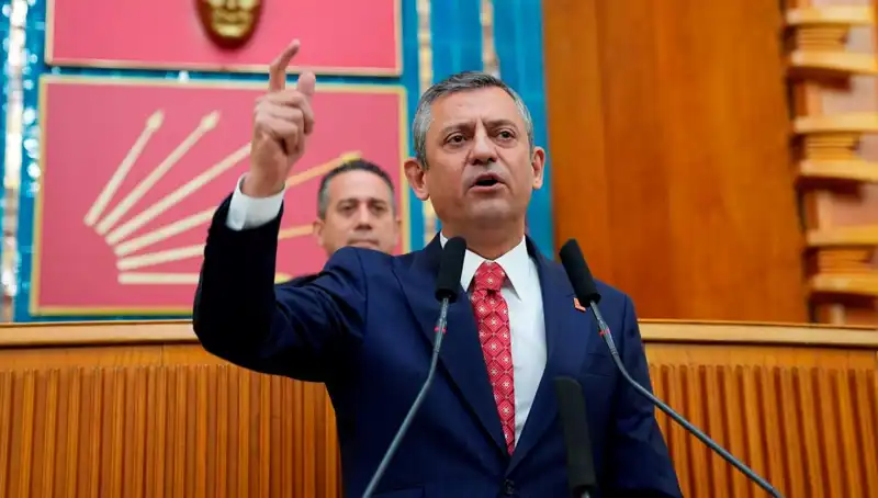 Özgür Özel'den İBB Soruşturmasına Sert Tepki: "Siyasi Baskı ve Soruşturma Korkusu Var"