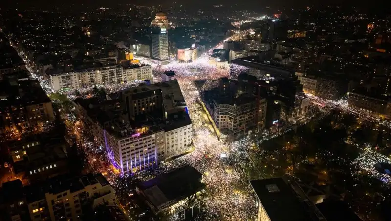 Sırbistan'da Öğrenci Protestoları: Belgrad Sokakları Hak Arayışında Yankılandı