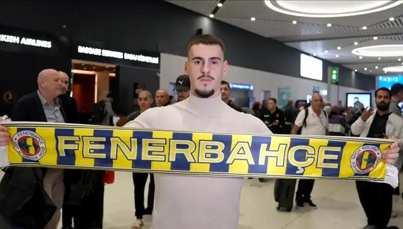 Fenerbahçe'den Transfer Bombası: Mimovic Lisansı Çıkarıldı!