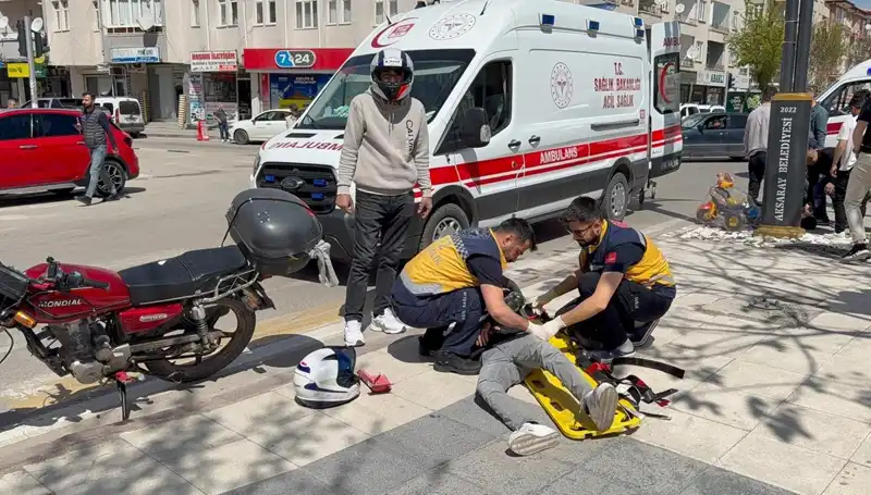 Aksaray'da Motosiklet Kazası: İki Yaralı, Hayat Kurtarma Mücadelesi Başladı