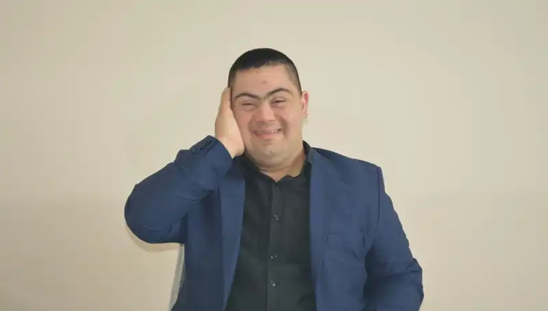 24 Yaşındaki Down Sendromlu Erdinç'in Hayali Dinleyenleri Mest Ediyor