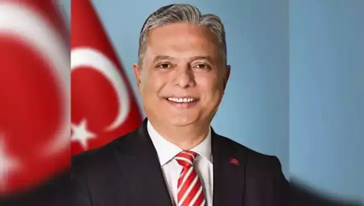 Ümit Uysal Kimdir? CHP Genel Başkan Adayının Sanat ve Politika Yolculuğu