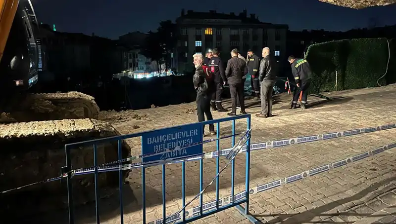İstanbul'da İnşaat Çalışmasında Başı Olmayan Bir Yolda Çökme Olayı