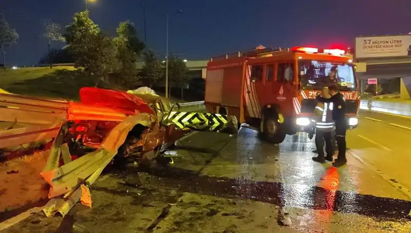 Otomobile Saplanan Bariyer, Sürücüyü Hayat Mücadelesine Sürükledi
