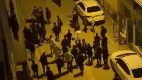 Esenyurt'ta Sopalı Mahalle Baskını: Gençler Arasında Şiddet Olayı Patlak Verdi