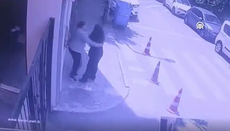 İstanbul'da Lise Tuvaletinde Yaşanan Dehşet Olayı: Öğrenciler Şokta!