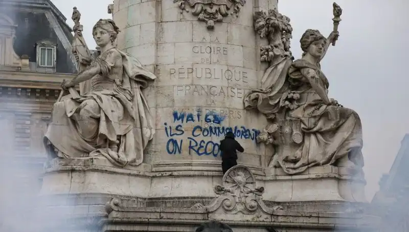 Paris Belediyesi’nden Grafiticilere Savaş Açan Yeni İnişler