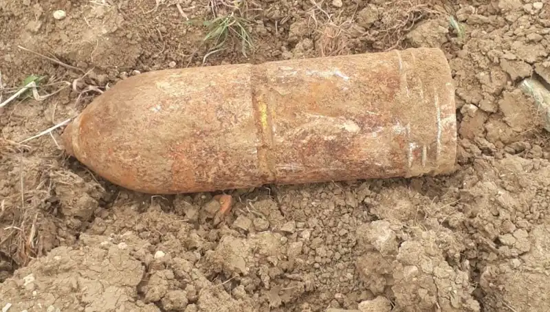 Çanakkale'de Gizemli Patlamamış Top Mermisi Bulundu! Neler Oluyor?