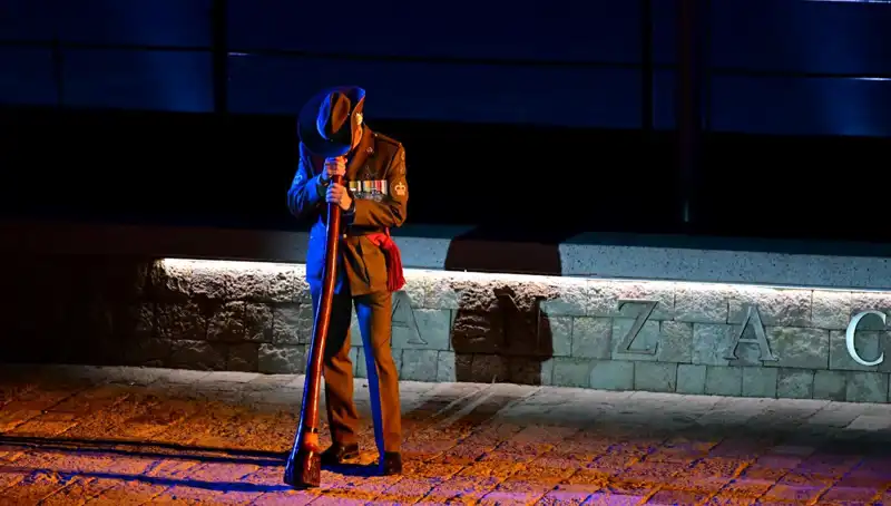 Anzak Koyu'nda Duygu Dolu Şafak Ayini Gerçekleştirildi