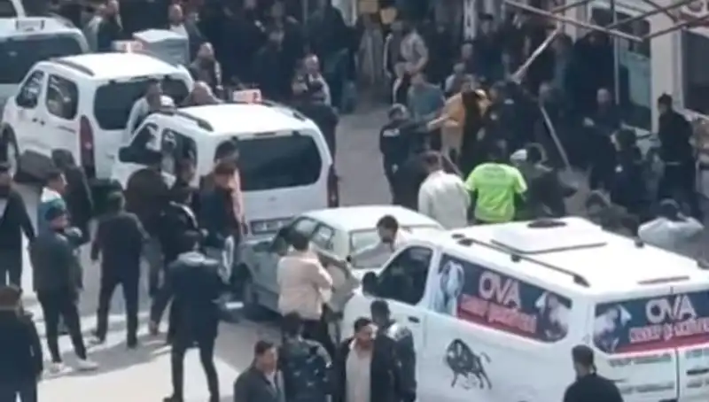 Erciş'te Taşlı Sopalı Kavga: 7 Gözaltı ve Olayın Ayrıntıları
