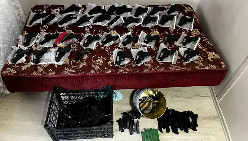 Gaziantep'te Şok Baskın: 45 Silah ve El Bombası Ele Geçirildi