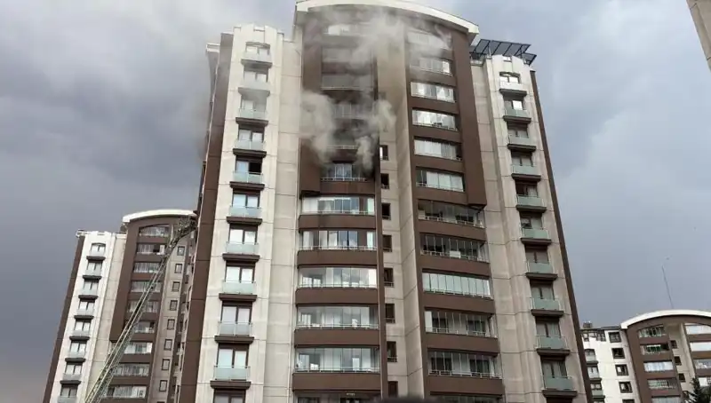 Ankara'da 14 Katlı Binada Yangın: Can Pazarı Yaşandı, Gözler İtfaiyeye Çevrildi!