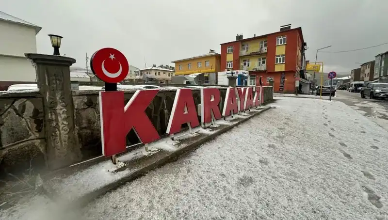 Temmuzda Yoğun Kar Yağışı: Sürücüler Beyazın Şokuyla Karşılaştı