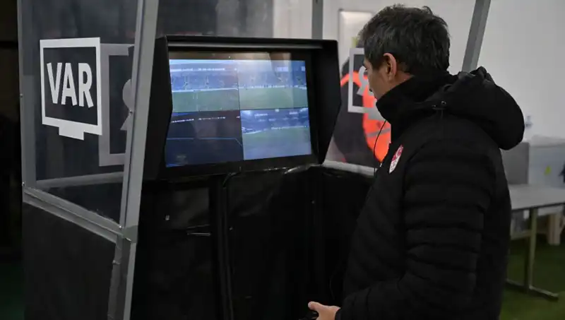 Beşiktaş-Gaziantep FK Maçına Alman VAR Hakemi Atandı: Tartışmalar Başladı!