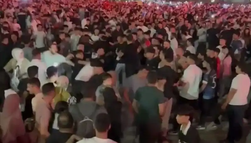 Konserde Yaşanan Bıçaklı Kavga: Üç Kişi Yaralandı!