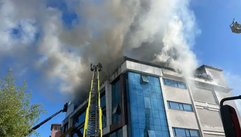 Esenyurt'ta Tekstil Atölyesinde Korkutan Yangın: Olayın Detayları Ortaya Çıktı