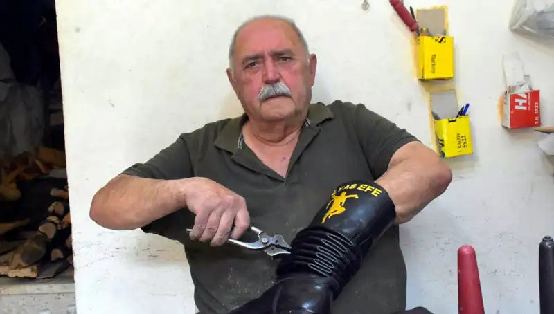 Tireli Hasan Usta: 64 Yıldır Kalemlerin Ustası ve Mesleğinin İncisi