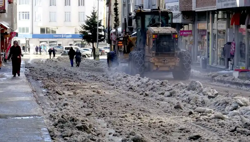 Sarıkamış'ta Kışa Hazırlık: Kar ve Buz Temizliği Başlatıldı