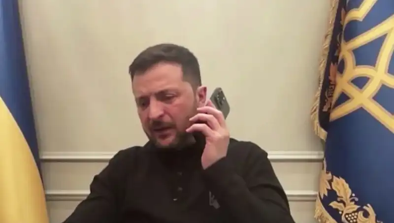 Zelenski'nin Basın Toplantısında Macron'un Sürpriz Araması: "Seni Sonra Arayacağım"